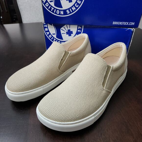 NWT Birkenstock Oswego Canvas Sandcastle Size EU 42 N - Picture 2 of 5